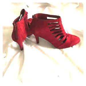 Comfy , soft  high heel shoes by lMPO.